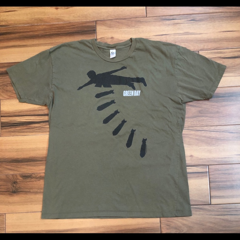 Men's XL GREEN DAY "Bombs Away" Shirt!